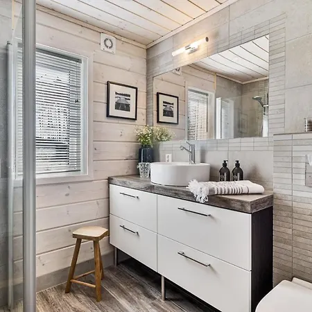 Bright And Peaceful Cabin With An Amazing View On An Island Near Bergen