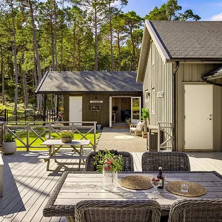Bright And Peaceful Cabin With An Amazing View On An Island Near Bergen Nordstrono